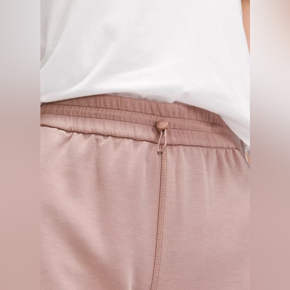 Lululemon Softstreme High-Rise Short 4" NWT Size4 - Picture 4 of 12